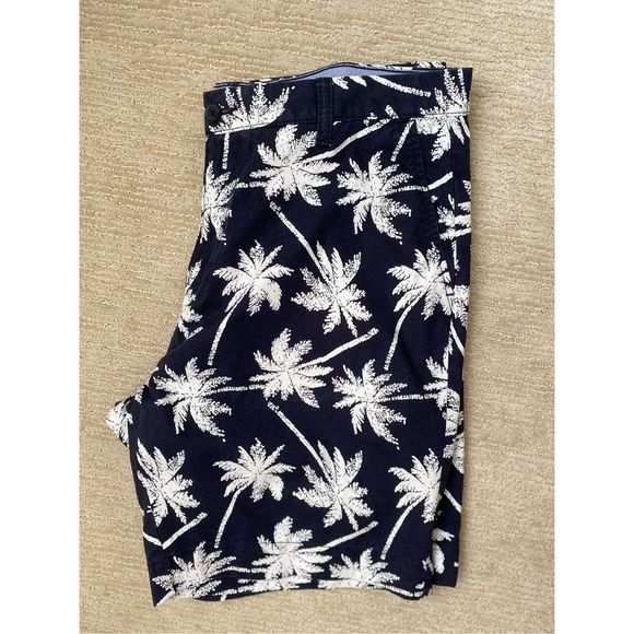 Tommy Hilfiger Other - Mens Tommy Hilfiger Navy with White Palm Trees Shorts, Size 36
